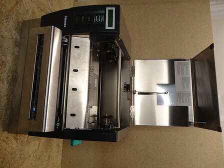 TOSHIBA TEC B-SX6 Thermal Barcode / Label Printer met Cutter 300DPI